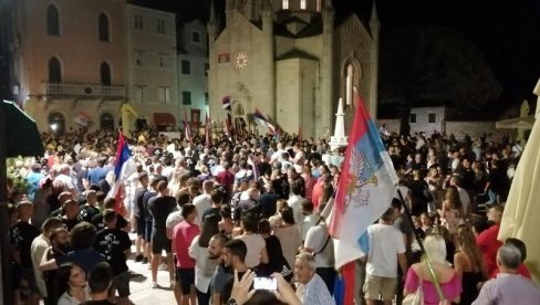 НОВЉАНИ ПОРУЧИЛИ: Светиње су наш дом (ФОТО) НОВЉАНИ ПОРУЧИЛИ: Светиње су наш дом (ФОТО)