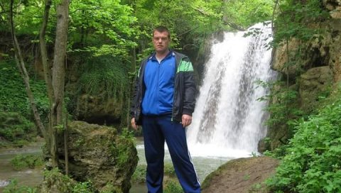 ОВО ЈЕ УТОПЉЕНИ РАДНИК ИЗ КЛАДОВА: Бошко пре одласка кући решио да се окупа, а његово тело пронашли рибари (ФОТО) ОВО ЈЕ УТОПЉЕНИ РАДНИК ИЗ КЛАДОВА: Бошко пре одласка кући решио да се окупа, а његово тело пронашли рибари (ФОТО)