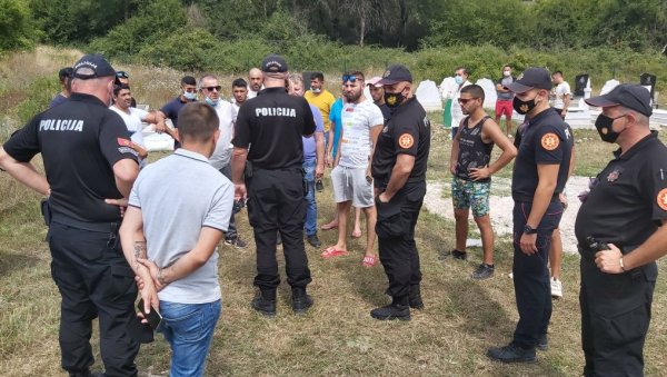 МУСЛИМАНИМА ЗАСМЕТАО КРСТ! На новом гробљу у Никшићу први пут није омогућена сахрана са хришћанским обележјем МУСЛИМАНИМА ЗАСМЕТАО КРСТ! На новом гробљу у Никшићу први пут није омогућена сахрана са хришћанским обележјем