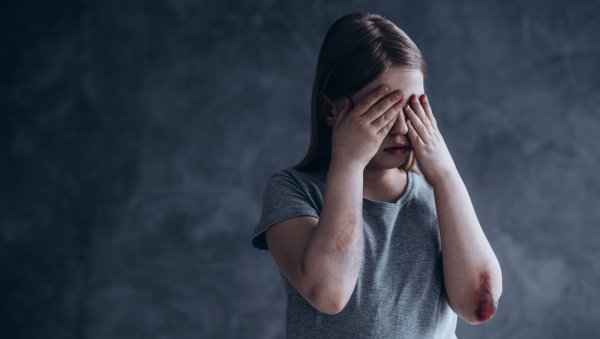 УЖАС У ЗАЈЕЧАРУ: Мушакарац (64) одвео девојчицу (9) на скривено место и додиривао је! УЖАС У ЗАЈЕЧАРУ: Мушакарац (64) одвео девојчицу (9) на скривено место и додиривао је!