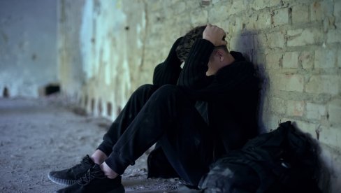 ОСНОВЦИ ИЗ БАЧКОГ ЈАРКА СЕКСУАЛНО ЗЛОСТАВЉАЛИ ДРУГА: Језиво насиље према дечаку са посебним потребама, све снимали и делили ОСНОВЦИ ИЗ БАЧКОГ ЈАРКА СЕКСУАЛНО ЗЛОСТАВЉАЛИ ДРУГА: Језиво насиље према дечаку са посебним потребама, све снимали и делили