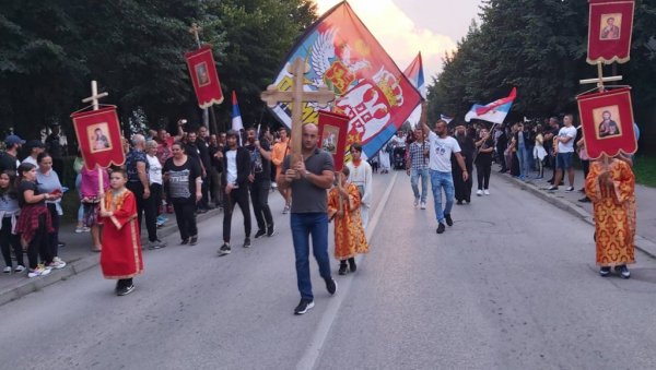 БЕРАНЦИ И ВЕЧЕРАС У ОДБРАНИ СВЕТИЊА: Деца на челу литије(ФОТО+ВИДЕО) БЕРАНЦИ И ВЕЧЕРАС У ОДБРАНИ СВЕТИЊА: Деца на челу литије(ФОТО+ВИДЕО)