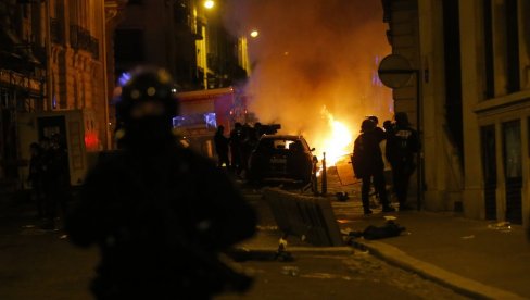 DRAKONSKE KAZNE ZA NEREDE NAKON PORAZA PSŽ-a: Pljačkali i palili celu noć, među izgrednicima i maloletnici DRAKONSKE KAZNE ZA NEREDE NAKON PORAZA PSŽ-a: Pljačkali i palili celu noć, među izgrednicima i maloletnici