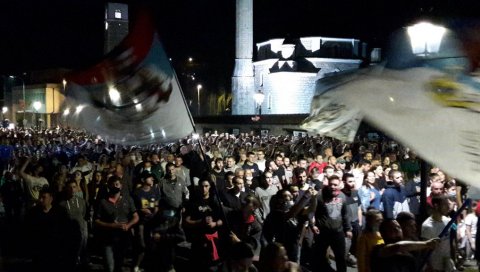 ВИЈОРЕ СЕ ЗАСТАВЕ, НАРОД НЕ ДА СВЕТИЊЕ: Пљевља опет величанствена у одбрани вере и СПЦ (ФОТО) ВИЈОРЕ СЕ ЗАСТАВЕ, НАРОД НЕ ДА СВЕТИЊЕ: Пљевља опет величанствена у одбрани вере и СПЦ (ФОТО)