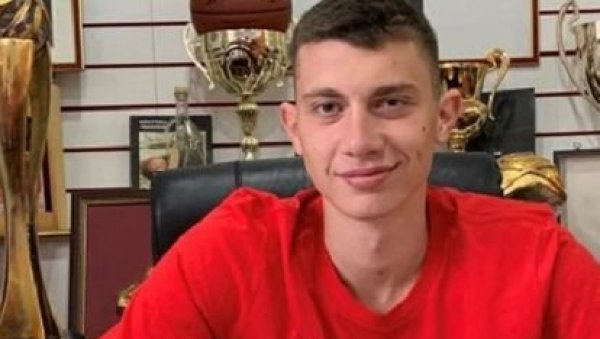 ЗВЕЗДА ДОБИЈА ПОЈАЧАЊЕ: Ево који играч је потписао уговор са црвено-белима ЗВЕЗДА ДОБИЈА ПОЈАЧАЊЕ: Ево који играч је потписао уговор са црвено-белима