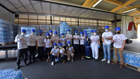 ДОНАЦИЈА КОМПАНИЈЕ НИС: 20.000 литара „Јазак“ воде болницама у Београду и Зрењанину ДОНАЦИЈА КОМПАНИЈЕ НИС: 20.000 литара „Јазак“ воде болницама у Београду и Зрењанину