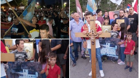 ХИДАЉЕ НИКШИЋАНА И ВЕЧЕРАС У ПРОТЕСТНОЈ ШЕТЊИ: На челу колоне дечак - придружило се и 30 лекара (ФОТО/ВИДЕО) ХИДАЉЕ НИКШИЋАНА И ВЕЧЕРАС У ПРОТЕСТНОЈ ШЕТЊИ: На челу колоне дечак - придружило се и 30 лекара (ФОТО/ВИДЕО)