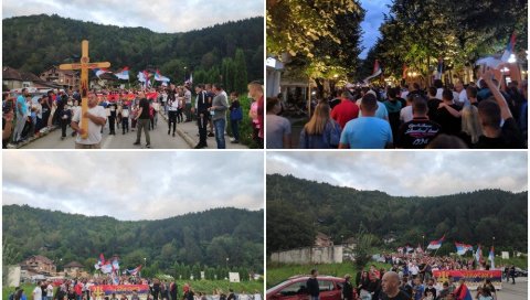 БЈЕЛОПОЉЦИ НЕ ОДУСТАЈУ ОД ОДБРАНЕ СВЕТИЊА: Литија до дома Мирослављевог јеванђеља - Воља народа јача од пендрека БЈЕЛОПОЉЦИ НЕ ОДУСТАЈУ ОД ОДБРАНЕ СВЕТИЊА: Литија до дома Мирослављевог јеванђеља - Воља народа јача од пендрека