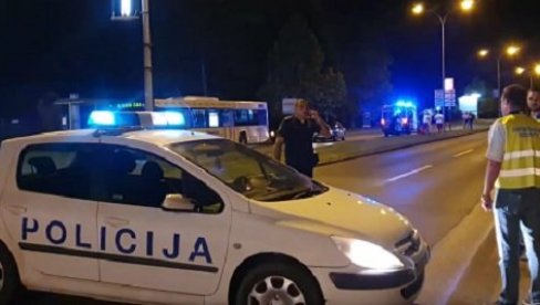HAOS U NOVOM SADU: Masovna tuča, izboden mladić pobegao u garažu, huligani pokušali da zapale autobus, u toku tuče dogodio se udes (VIDEO) HAOS U NOVOM SADU: Masovna tuča, izboden mladić pobegao u garažu, huligani pokušali da zapale autobus, u toku tuče dogodio se udes (VIDEO)