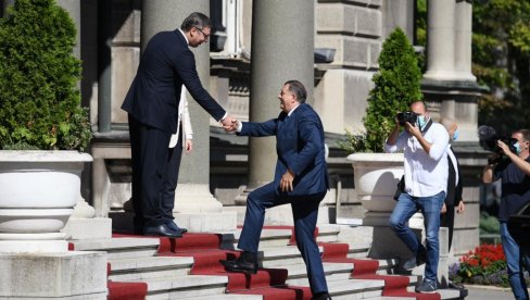 ДОДИК ПОСЛЕ САСТАНКА СА ВУЧИЋЕМ: Захвалан сам на подршци која стиже из Србије за РС ДОДИК ПОСЛЕ САСТАНКА СА ВУЧИЋЕМ: Захвалан сам на подршци која стиже из Србије за РС