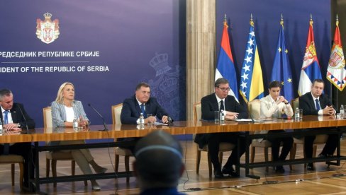 ВУЧИЋ ПОСЛЕ САСТАНКА СА ДОДИКОМ И ЦВИЈАНОВИЋ: Ускоро нова помоћ РС, први авион лети за Требиње до марта 2022. (ВИДЕО) ВУЧИЋ ПОСЛЕ САСТАНКА СА ДОДИКОМ И ЦВИЈАНОВИЋ: Ускоро нова помоћ РС, први авион лети за Требиње до марта 2022. (ВИДЕО)