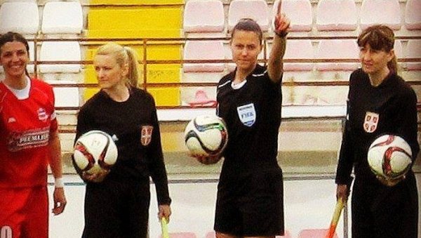 ОД СУДИЈЕ ДО ПОСМАТРАЧА: Милица Кикановић, наставница у Медицинској школи, сва посвећена фудбалу ОД СУДИЈЕ ДО ПОСМАТРАЧА: Милица Кикановић, наставница у Медицинској школи, сва посвећена фудбалу