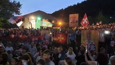 ОГРОМАН БРОЈ БЕРАНАЦА У КРСНОМ ХОДУ: Литија иде ка Ђурђевим ступовима, јасна порука свима који би да отимају светиње (ФОТО/ВИДЕО) ОГРОМАН БРОЈ БЕРАНАЦА У КРСНОМ ХОДУ: Литија иде ка Ђурђевим ступовима, јасна порука свима који би да отимају светиње (ФОТО/ВИДЕО)