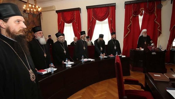 САБОР ЧЕКА ОТВАРАЊЕ ГРАНИЦА: Свети архијерејски синод без одлуке о заказивању највишег црквеног тела САБОР ЧЕКА ОТВАРАЊЕ ГРАНИЦА: Свети архијерејски синод без одлуке о заказивању највишег црквеног тела