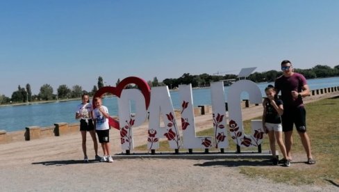 ДИВНА БОРОВЧАНИНОВА ИДЕЈА: Крупањске боксерске наде на Палићу ДИВНА БОРОВЧАНИНОВА ИДЕЈА: Крупањске боксерске наде на Палићу
