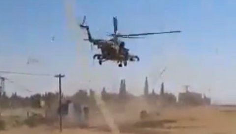 СНИМАК СУКОБА РУСА И АМЕРИКАНАЦА У СИРИЈИ: Џиновски Ми-8 им лебдео тик изнад главе, подигао облак прашине и камења (ВИДЕО) СНИМАК СУКОБА РУСА И АМЕРИКАНАЦА У СИРИЈИ: Џиновски Ми-8 им лебдео тик изнад главе, подигао облак прашине и камења (ВИДЕО)