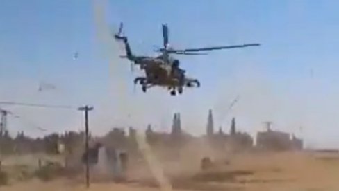 СНИМАК СУКОБА РУСА И АМЕРИКАНАЦА У СИРИЈИ: Џиновски Ми-8 им лебдео тик изнад главе, подигао облак прашине и камења (ВИДЕО) СНИМАК СУКОБА РУСА И АМЕРИКАНАЦА У СИРИЈИ: Џиновски Ми-8 им лебдео тик изнад главе, подигао облак прашине и камења (ВИДЕО)