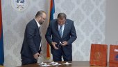 МАСКЕ СА ГРБОМ РЕПУБЛИКЕ СРПСКЕ: Додик спремио поклон првачићима МАСКЕ СА ГРБОМ РЕПУБЛИКЕ СРПСКЕ: Додик спремио поклон првачићима