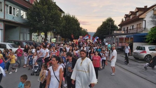 ЛИТИЈА ПРОТЕСТА И ЖАЛОСТИ: Беранци поново на улици поводом усвајања спорног закона о слободи вероисповести ЛИТИЈА ПРОТЕСТА И ЖАЛОСТИ: Беранци поново на улици поводом усвајања спорног закона о слободи вероисповести