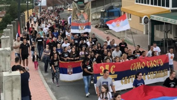 АНДРИЈЕВИЦА ПОНОВО У ЛИТИЈИ: Светиње и црква остају народни (ВИДЕО) АНДРИЈЕВИЦА ПОНОВО У ЛИТИЈИ: Светиње и црква остају народни (ВИДЕО)