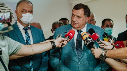 ТАСОВАЦ У ТРЦИ: Додик представио кандидата СНСД за начелника Угљевика ТАСОВАЦ У ТРЦИ: Додик представио кандидата СНСД за начелника Угљевика