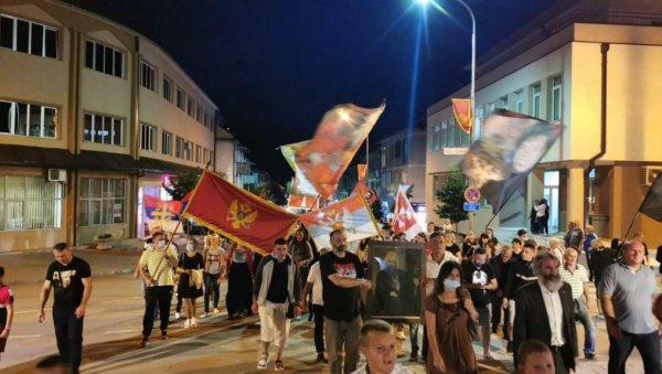 БЕСКОМПРОМИСНА БОРБА ЗА ОДБРАНУ СВОЈЕ ЦРКВЕ: Пљевљаци не одустају од одбране светиња упркос притисцима БЕСКОМПРОМИСНА БОРБА ЗА ОДБРАНУ СВОЈЕ ЦРКВЕ: Пљевљаци не одустају од одбране светиња упркос притисцима