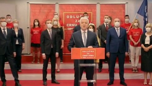 У ЦРНОЈ ГОРИ СВЕ ДРАМАТИЧНИЈЕ: ДПС даје по 200 евра онима који дођу из дијаспоре да гласају, премијер Марковић призива олују за Србе У ЦРНОЈ ГОРИ СВЕ ДРАМАТИЧНИЈЕ: ДПС даје по 200 евра онима који дођу из дијаспоре да гласају, премијер Марковић призива олују за Србе