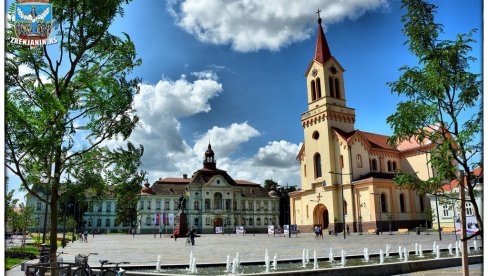 KIŠE UMESTO KORONE ZATVORILE ZRENJANINSKI TEATAR: U pozorištu Toša Jovanović prekidaju izvođenje predstava na velikoj sceni KIŠE UMESTO KORONE ZATVORILE ZRENJANINSKI TEATAR: U pozorištu Toša Jovanović prekidaju izvođenje predstava na velikoj sceni