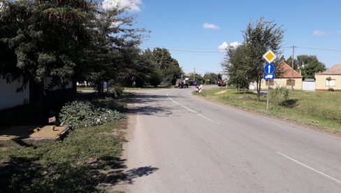 BICIKLISTA PAO POD TRAKTOR, POGINUO NA MESTU NESREĆE: Novi detalji tragedije kod Kikinde BICIKLISTA PAO POD TRAKTOR, POGINUO NA MESTU NESREĆE: Novi detalji tragedije kod Kikinde