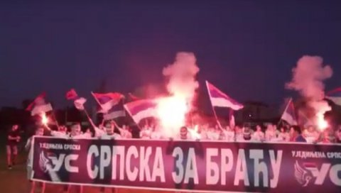 СА ВАМА СМО: Уједињена Српска бакљадом подржала Србе у Црној Гори (ВИДЕО) СА ВАМА СМО: Уједињена Српска бакљадом подржала Србе у Црној Гори (ВИДЕО)