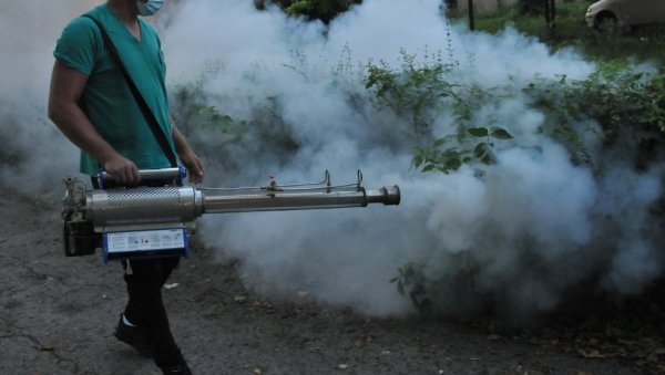 БОРБА ПРОТИВ КОМАРАЦА: Замагљивањем сузбијају одрасле форме
