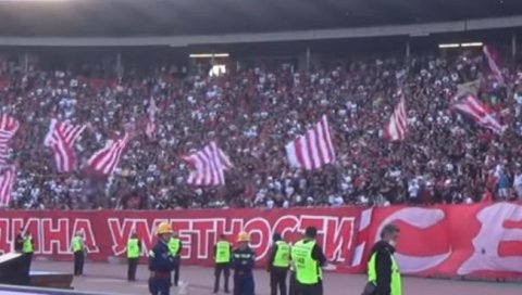 И ДЕЛИЈЕ ПРОТИВ МИЛА: Навијачи Црвене звезде послали поруку Ђукановићу (ФОТО) И ДЕЛИЈЕ ПРОТИВ МИЛА: Навијачи Црвене звезде послали поруку Ђукановићу (ФОТО)