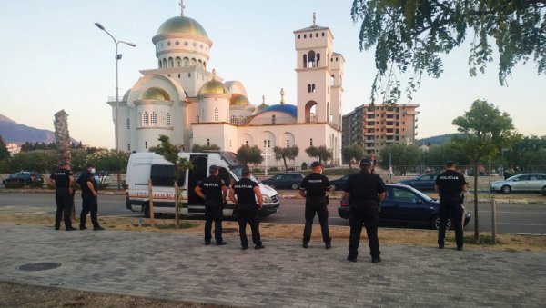 КЛУПКО СЕ ОДМОТАВА: У Бару ухапшена још два члана криминалне групе Милоша Меденице КЛУПКО СЕ ОДМОТАВА: У Бару ухапшена још два члана криминалне групе Милоша Меденице