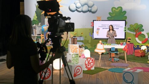 ONLAJN NASTAVA OD DANAS: Stariji osnovci i srednjoškolci nastavu prate od kuće ONLAJN NASTAVA OD DANAS: Stariji osnovci i srednjoškolci nastavu prate od kuće