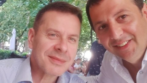 ЈАДНА ЈЕ ДРЖАВА КОЈА СЕ БОЈИ УМЕТНИКА: Владо Георгијев у Требињу са Небојшом Вукановићем ЈАДНА ЈЕ ДРЖАВА КОЈА СЕ БОЈИ УМЕТНИКА: Владо Георгијев у Требињу са Небојшом Вукановићем
