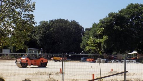 NEMA OPRAVDANJA ZA KAŠNJENJE: Izvođaču radova na glavnom gradskom trgu u Leskovcu preti raskid ugovora NEMA OPRAVDANJA ZA KAŠNJENJE: Izvođaču radova na glavnom gradskom trgu u Leskovcu preti raskid ugovora