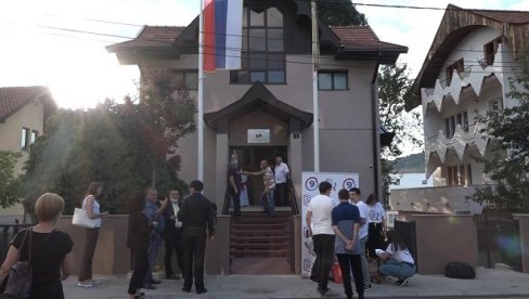 U PLJEVLJIMA OTVORENA SRPSKA KUĆA: Svečano otvoren Srpski informativno-kulturni centar Sveti Sava U PLJEVLJIMA OTVORENA SRPSKA KUĆA: Svečano otvoren Srpski informativno-kulturni centar Sveti Sava