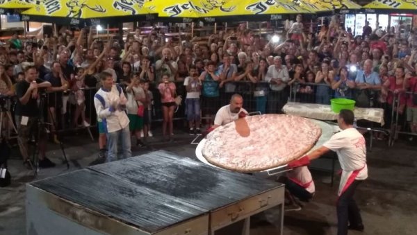 ПРАТИ СЕ ЕПИДЕМИОЛОШКА СИТУАЦИЈА: Још увек неизвесно хоће ли бити лесковачке Роштиљијаде ПРАТИ СЕ ЕПИДЕМИОЛОШКА СИТУАЦИЈА: Још увек неизвесно хоће ли бити лесковачке Роштиљијаде