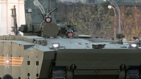 РУСИ ПРЕДСТАВИЛИ НОВОГ ОКЛОПЊАКА: Манул први пут пред очима јавности, први корак ка тенковима будућности (ВИДЕО) РУСИ ПРЕДСТАВИЛИ НОВОГ ОКЛОПЊАКА: Манул први пут пред очима јавности, први корак ка тенковима будућности (ВИДЕО)