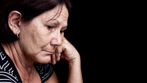 VEĆ POLA GODINE POZITIVNA NA KORONU: Izgubila je posao i nadu, ženi se život srušio zbog virusa VEĆ POLA GODINE POZITIVNA NA KORONU: Izgubila je posao i nadu, ženi se život srušio zbog virusa