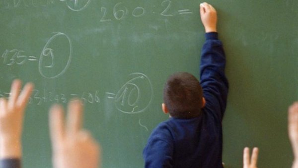 КОРОНА НАПИСАЛА РАСПОРЕД: Почетак нове школске године за више од 700.000 ученика у основним и средњим школама у сенци пандемије КОРОНА НАПИСАЛА РАСПОРЕД: Почетак нове школске године за више од 700.000 ученика у основним и средњим школама у сенци пандемије