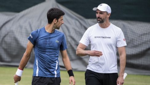 UKRAJINKA UPALA NA NOVAKOV TRENING: Đoković pred start Vimbodona doživeo nesvakidašnju scenu (VIDEO)