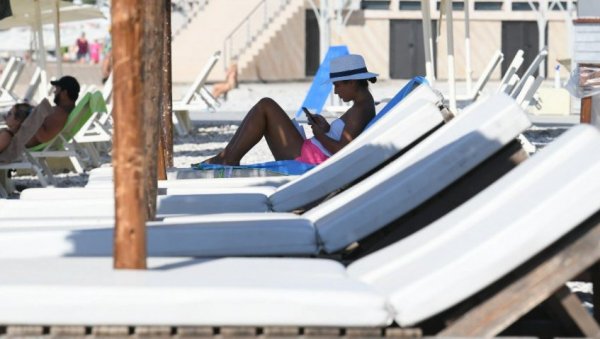 ЦРНА ГОРА МЕСТО ЗА ЕЛИТНИ ТУРИЗАМ? Списак забрањених ствари на једној плажи шокирао посетиоце (ФОТО) ЦРНА ГОРА МЕСТО ЗА ЕЛИТНИ ТУРИЗАМ? Списак забрањених ствари на једној плажи шокирао посетиоце (ФОТО)