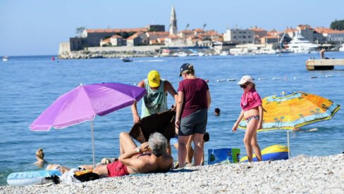 BEOGRAĐANIN U BUDVI KAŽNJEN SA 500 EVRA: Pazite kako razgovarate sa decom, iste muke mogu i vas da snađu BEOGRAĐANIN U BUDVI KAŽNJEN SA 500 EVRA: Pazite kako razgovarate sa decom, iste muke mogu i vas da snađu