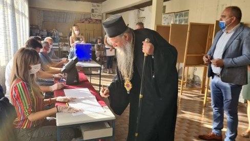 GLASAO JOANIKIJE: Episkop pozvao sve da izađu na glasanje (FOTO/VIDEO) GLASAO JOANIKIJE: Episkop pozvao sve da izađu na glasanje (FOTO/VIDEO)