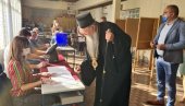 ГЛАСАО ЈОАНИКИЈЕ: Епископ позвао све да изађу на гласање (ФОТО/ВИДЕО) ГЛАСАО ЈОАНИКИЈЕ: Епископ позвао све да изађу на гласање (ФОТО/ВИДЕО)