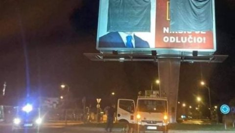 НОВОСТИ САЗНАЈУ: Ево зашто је билборд са Милом прекривен црним платном - прекрили га комуналци и полиција НОВОСТИ САЗНАЈУ: Ево зашто је билборд са Милом прекривен црним платном - прекрили га комуналци и полиција