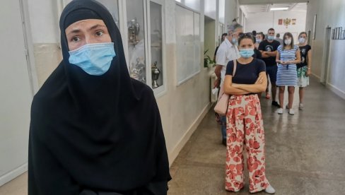 ДОКАЗ МАХИНАЦИЈА ДПС-а НА ИЗБОРИМА: У Рожајама нагло скочила излазност у последњем сату, Абазовић упозорава на крађу ДОКАЗ МАХИНАЦИЈА ДПС-а НА ИЗБОРИМА: У Рожајама нагло скочила излазност у последњем сату, Абазовић упозорава на крађу