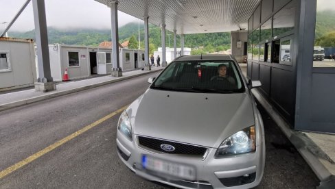 KAKVA JE SITUACIJA NA GRANICAMA SA CRNOM GOROM: Evo koliko se čeka na najfrekfentnijim prelazima (FOTO) KAKVA JE SITUACIJA NA GRANICAMA SA CRNOM GOROM: Evo koliko se čeka na najfrekfentnijim prelazima (FOTO)