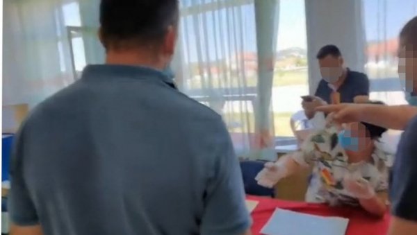 ОКРШАЈ У НИКШИЋУ: Вербални сукоб између гласача ОКРШАЈ У НИКШИЋУ: Вербални сукоб између гласача